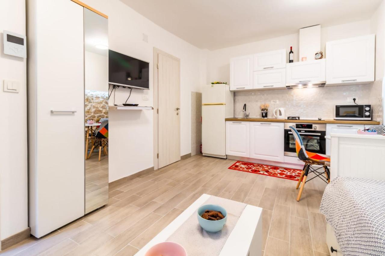 Studio Apartman Mirela Kastel Stafilic Kaštela Zewnętrze zdjęcie