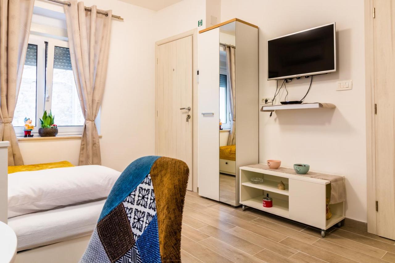 Studio Apartman Mirela Kastel Stafilic Kaštela Zewnętrze zdjęcie