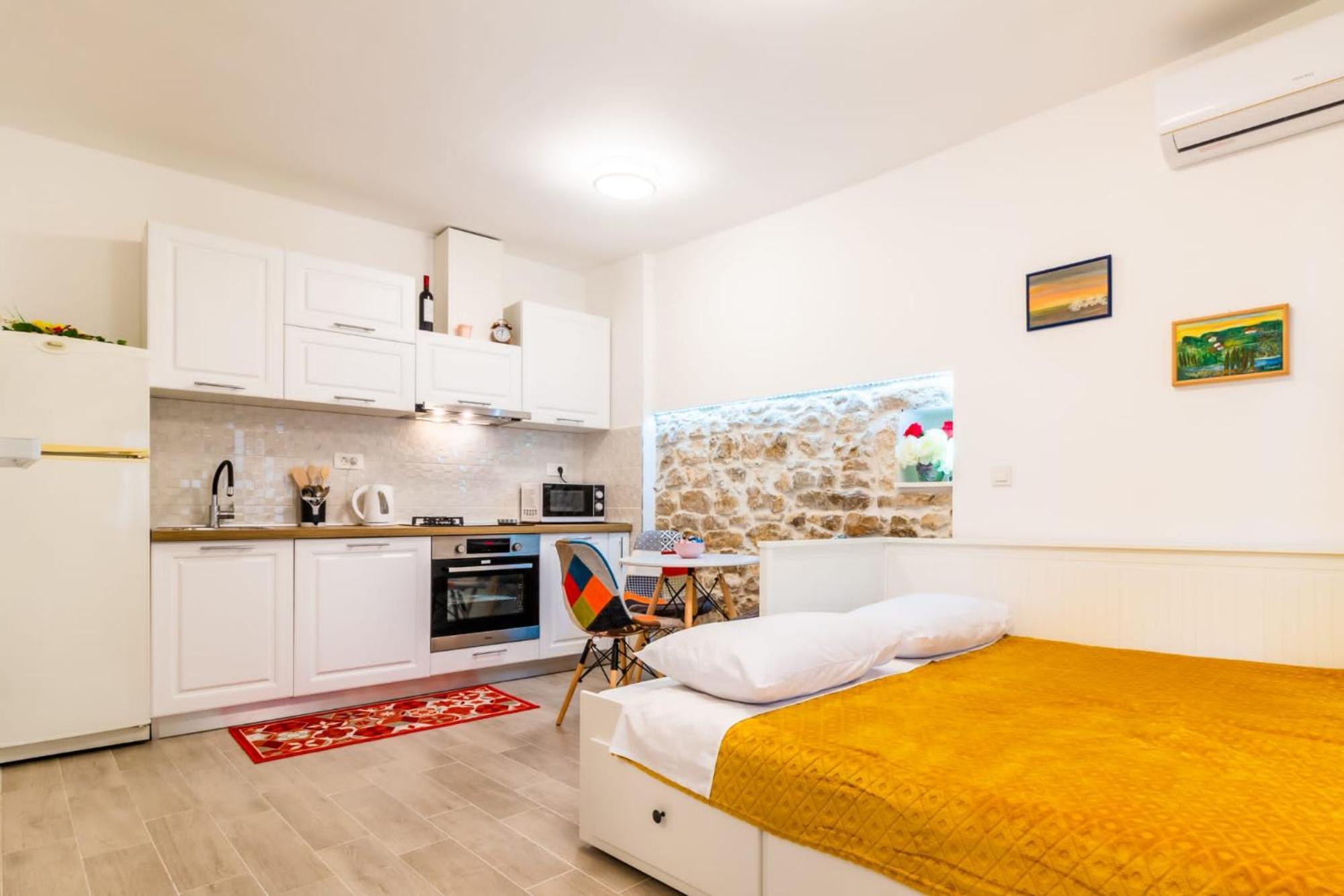 Studio Apartman Mirela Kastel Stafilic Kaštela Zewnętrze zdjęcie